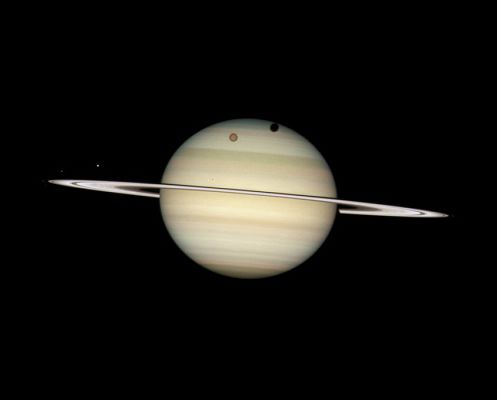 Четыре спутника Сатурна на фоне планеты, 2009