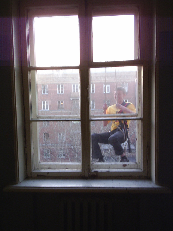 Максим Афонин. Вид из окна общежития.