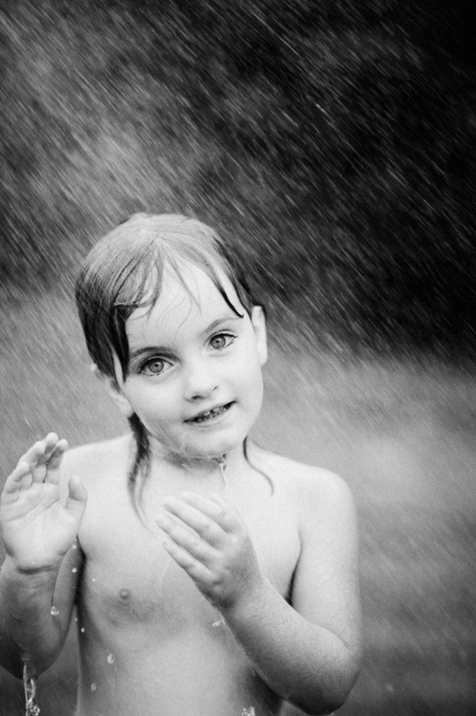 Девочка под дождем. Евгения Семенова.